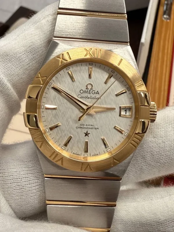 Omega Constellation Series Constellation Watch Automatic Mechanical Movement Waterproof Watch Women’s Watch Swiss Watch 35mm Mother-of-pearl Dial Stainless Steel Case Rubber Strap 121.17.35.50.05.001 - Image 3