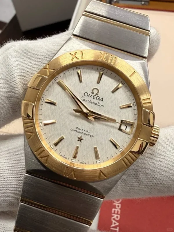 Omega Constellation Series Constellation Watch Automatic Mechanical Movement Waterproof Watch Women’s Watch Swiss Watch 35mm Mother-of-pearl Dial Stainless Steel Case Rubber Strap 121.17.35.50.05.001 - Image 4