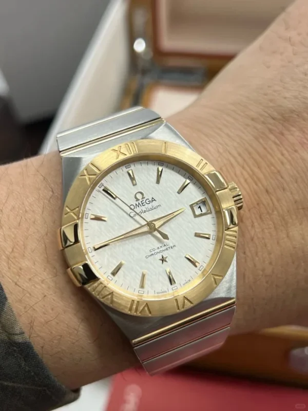 Omega Constellation Series Constellation Watch Automatic Mechanical Movement Waterproof Watch Women’s Watch Swiss Watch 35mm Mother-of-pearl Dial Stainless Steel Case Rubber Strap 121.17.35.50.05.001 - Image 8