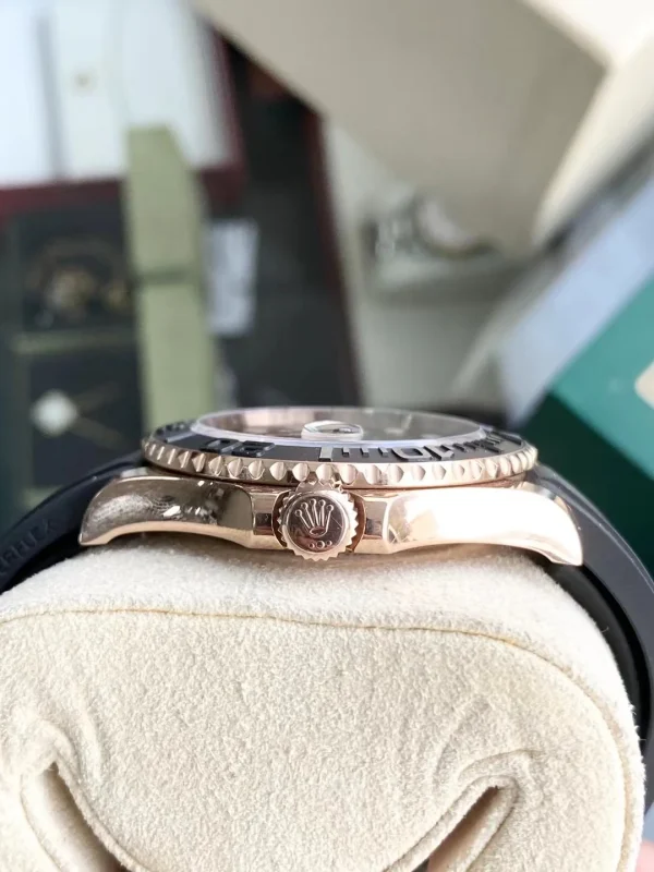 Rolex Yacht-Master Automatic Mechanical Movement Men’s 40mm Black Dial Rose Gold Case Rubber Strap M126655-0002 - Image 5
