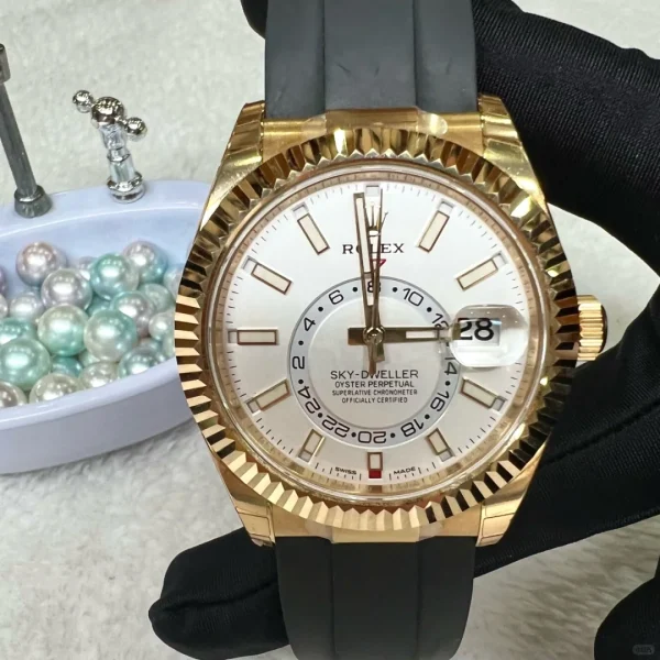 Rolex Sky-Driving series automatic mechanical movement dual time zone 100 meters waterproof men’s watch 42mm white dial gold case rubber strap m326238-0006 - Image 3