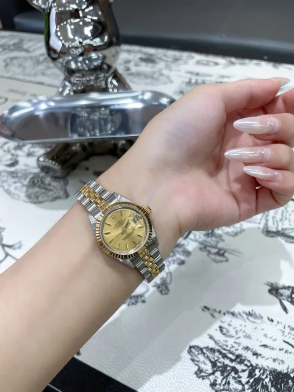 Rolex Ladies Datejust series automatic mechanical movement 100 meters waterproof women’s watch Swiss watch 26 mm gold dial 69173 - Image 2