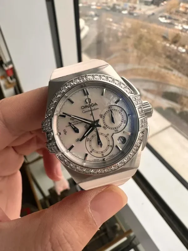 Omega Constellation Series Constellation Watch Automatic Mechanical Movement Waterproof Watch Women’s Watch Swiss Watch 35mm Mother-of-pearl Dial Stainless Steel Case Rubber Strap 121.17.35.50.05.001 - Image 10