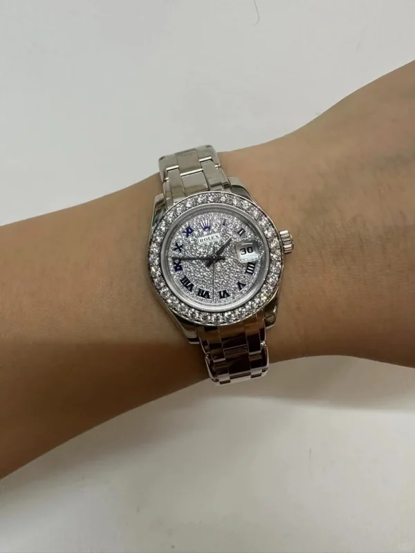 Rolex PEARLMASTER automatic mechanical movement date display Roman hour markers women’s watch Swiss watch 29mm silver dial white gold case 80299 pavé diamond plate - Image 4