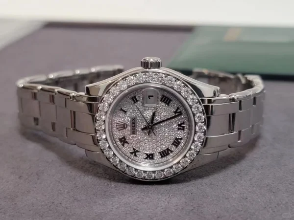 Rolex PEARLMASTER automatic mechanical movement date display Roman hour markers women’s watch Swiss watch 29mm silver dial white gold case 80299 pavé diamond plate - Image 3