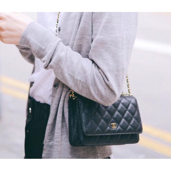 CHANEL/Women's black calf leather flip shoulder bag - Image 4