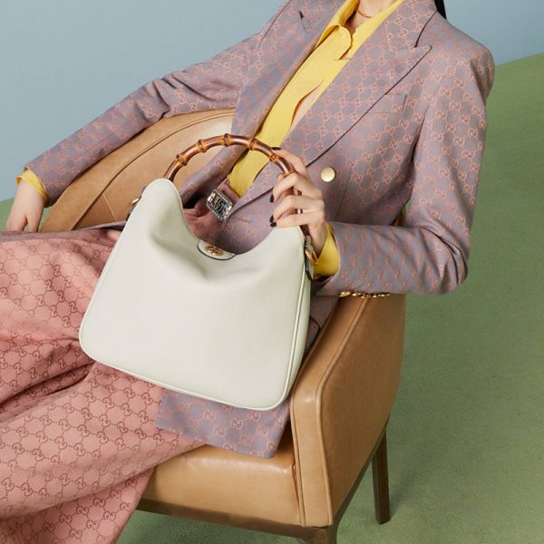 Gucci medium-sized white leather bamboo handle shoulder bag - Image 2