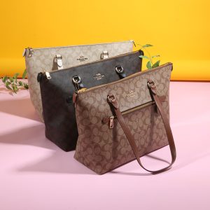 Coach print shoulder bag