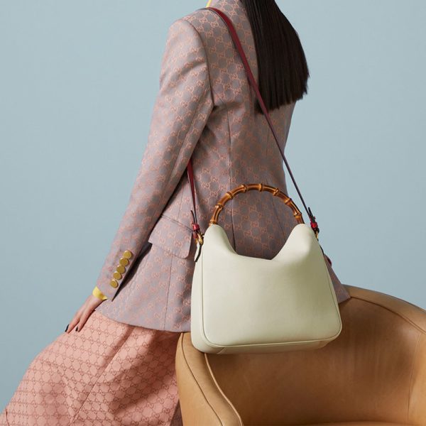Gucci medium-sized white leather bamboo handle shoulder bag - Image 3