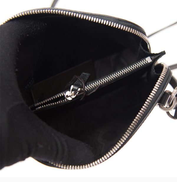 Gucci black cowhide large logo printed single shoulder crossbody bag - Image 6